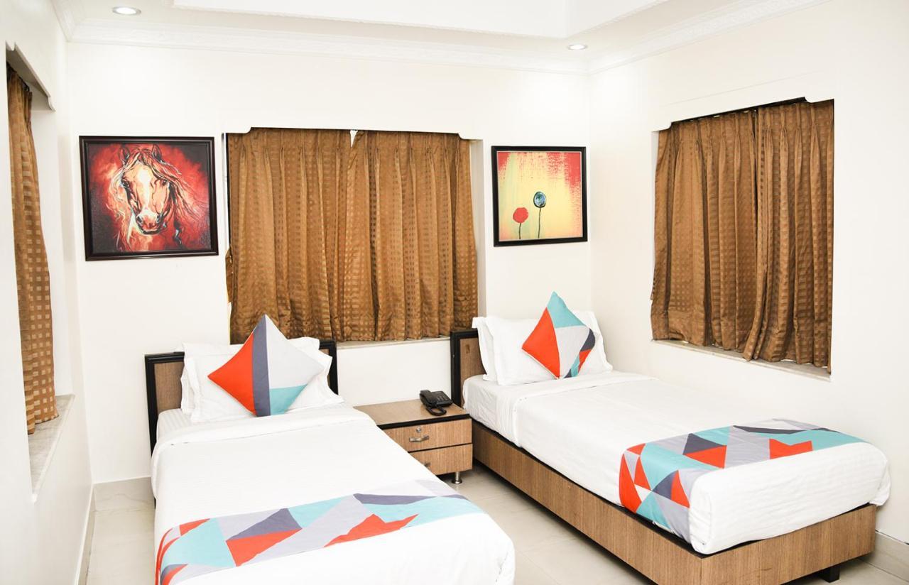 Crossroads Hotel Kolkata Bagian luar foto