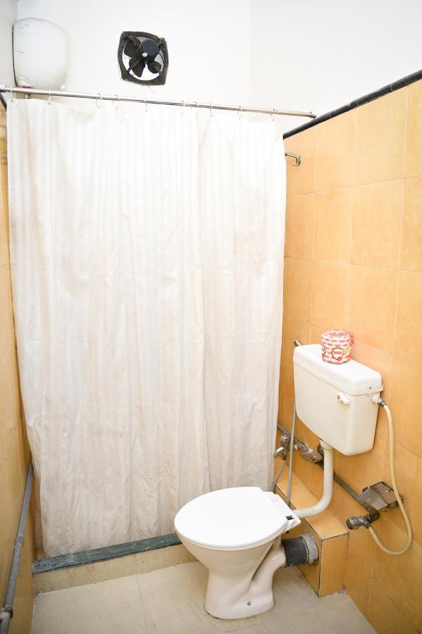 Crossroads Hotel Kolkata Bagian luar foto