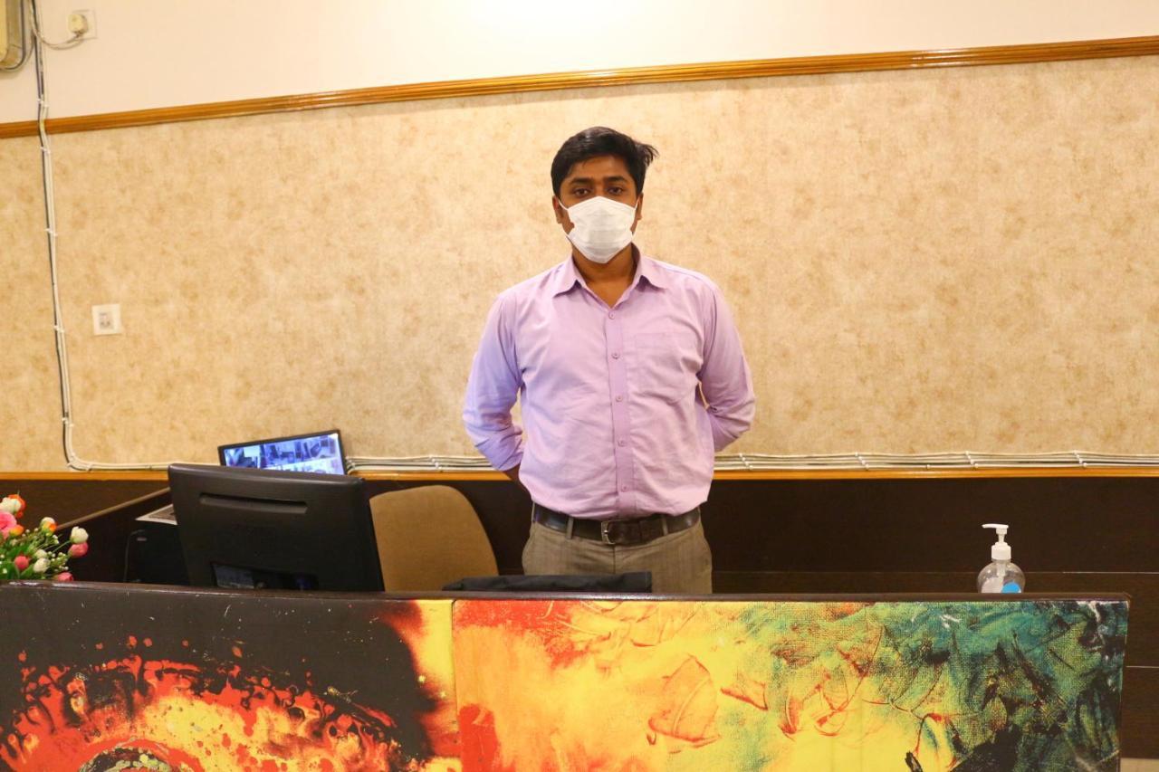 Crossroads Hotel Kolkata Bagian luar foto
