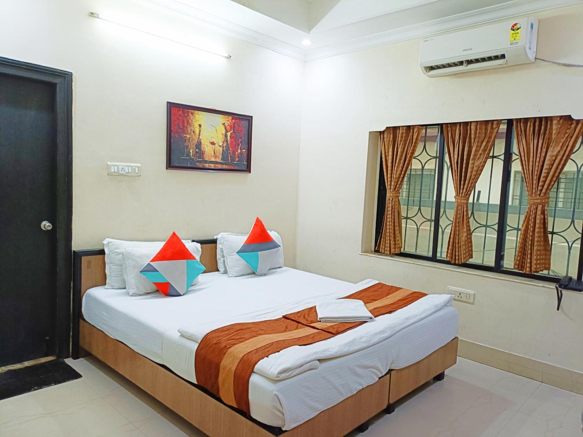 Crossroads Hotel Kolkata Bagian luar foto